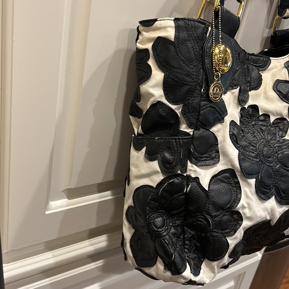 NWOT! VINTAGE Big Buddha White & Black Floral Bag - Picture 5 of 10